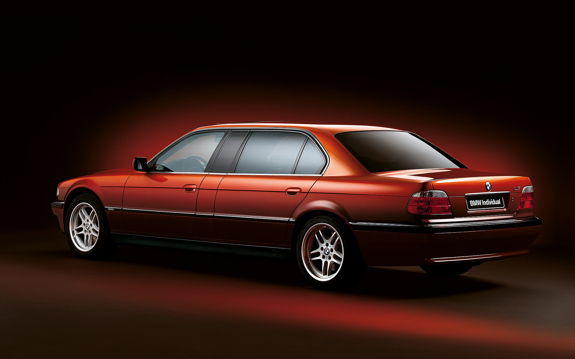 BMW 750iLA BMW Individual L7 Karl Lagerfeld, E32, 1992, perspetiva traseira a três quartos