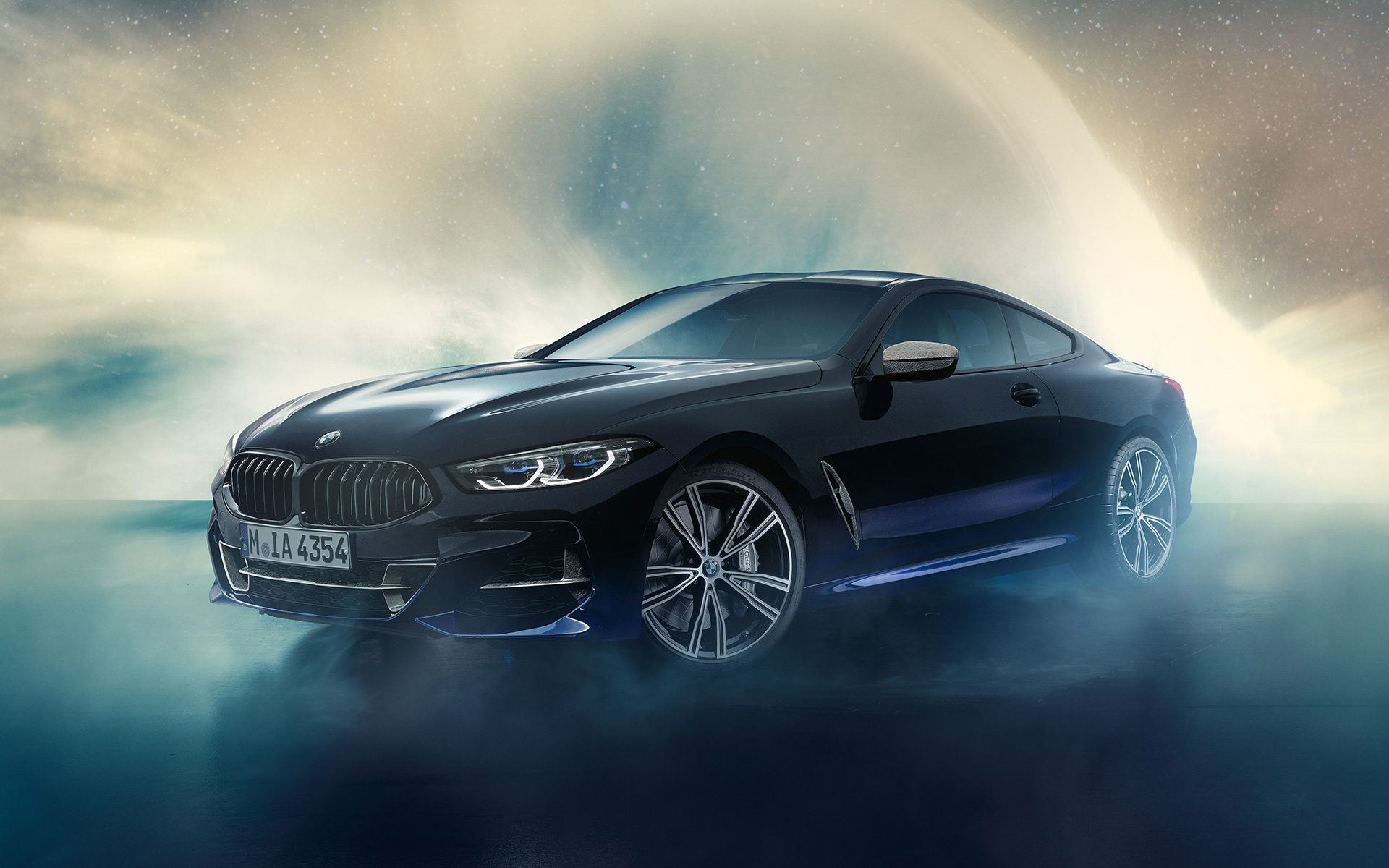 BMW M850i BMW Individual NIGHT SKY, G15, 2019, perspetiva frontal, em frente a uma chuva de meteoros